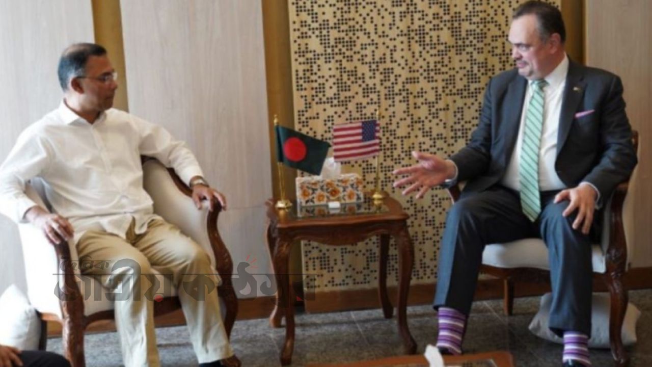 প্রধানমন্ত্রী তারেক রহমানের সঙ্গে মার্কিন রাষ্ট্রদূতের বৈঠক—ঐতিহাসিক ছবি ও হোয়াইট হাউসের রেপ্লিকা উপহার