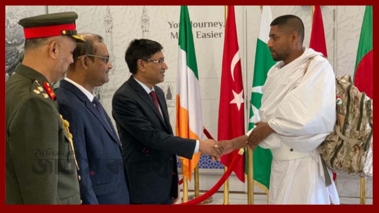 প্রথম হজ ফ্লাইট সৌদি পৌঁছেছে, ৪১৯ যাত্রীর আনুষ্ঠানিক যাত্রা শুরু