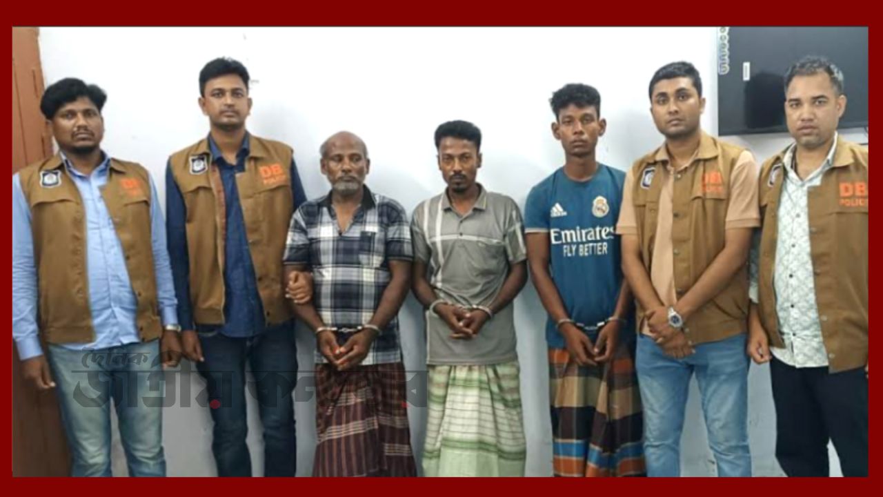 সম্পত্তির দ্বন্দ্বে নিয়ামতপুরে এক পরিবারের চারজনকে গলাকেটে হত্যা, ভাগ্নেসহ গ্রেফতার ৩