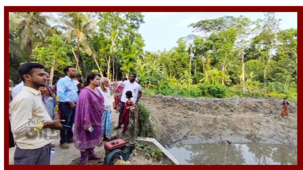রাজাপুরে খাল খননে অনিয়মের অভিযোগ, পরিদর্শনে গিয়ে প্রস্থ কম পেলেন ইউএনও