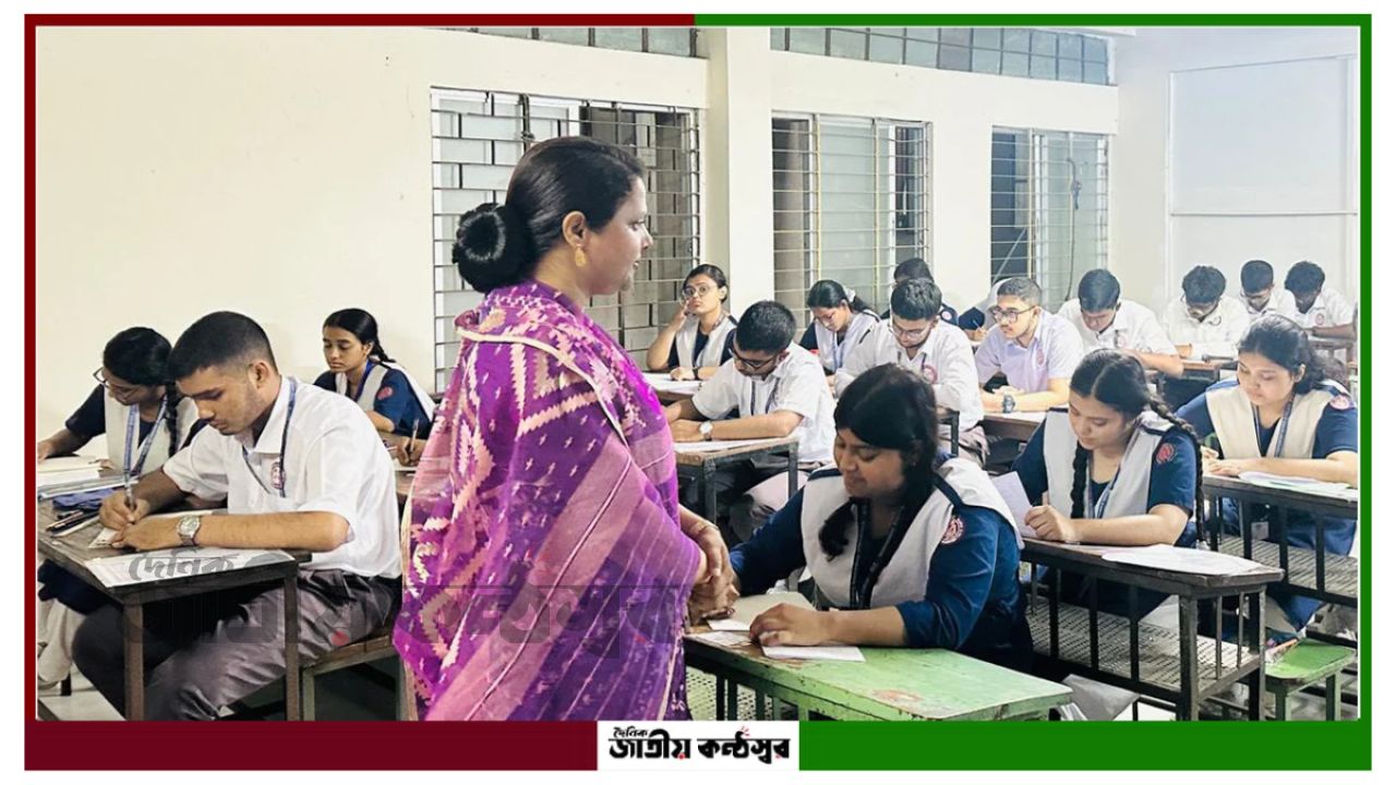 ঢাকার এসএসসি পরীক্ষাকেন্দ্র পরিদর্শন করলেন জেলা প্রশাসক