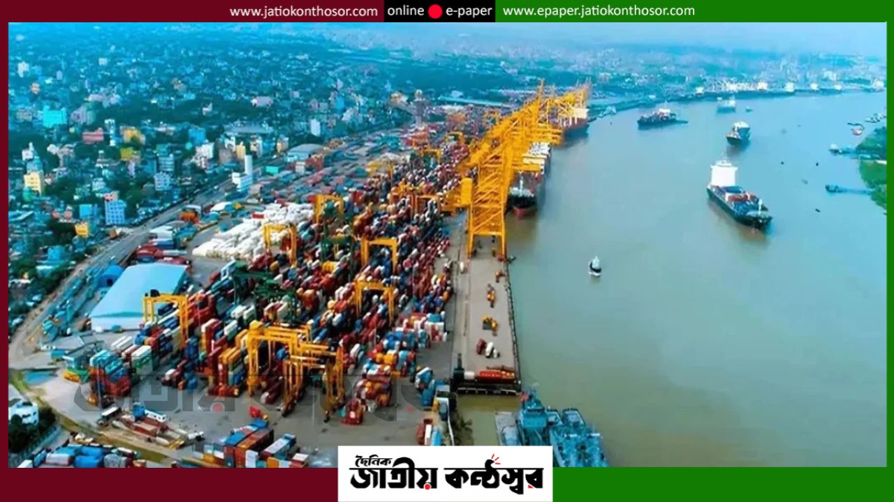 চীন-ভারত থেকে ৫৩ হাজার টন ডিজেল: চট্টগ্রাম বন্দরে ভিড়ল আরও দুই জাহাজ, সরবরাহে স্বস্তির আশা