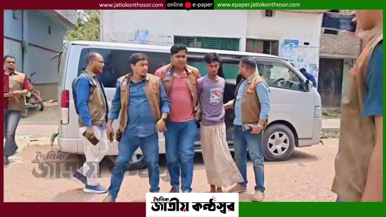নাটোরে পারিবারিক কলহের জেরে মৎস্য ব্যবসায়ী হত্যার অভিযোগ, স্ত্রী ও ছেলে আটক