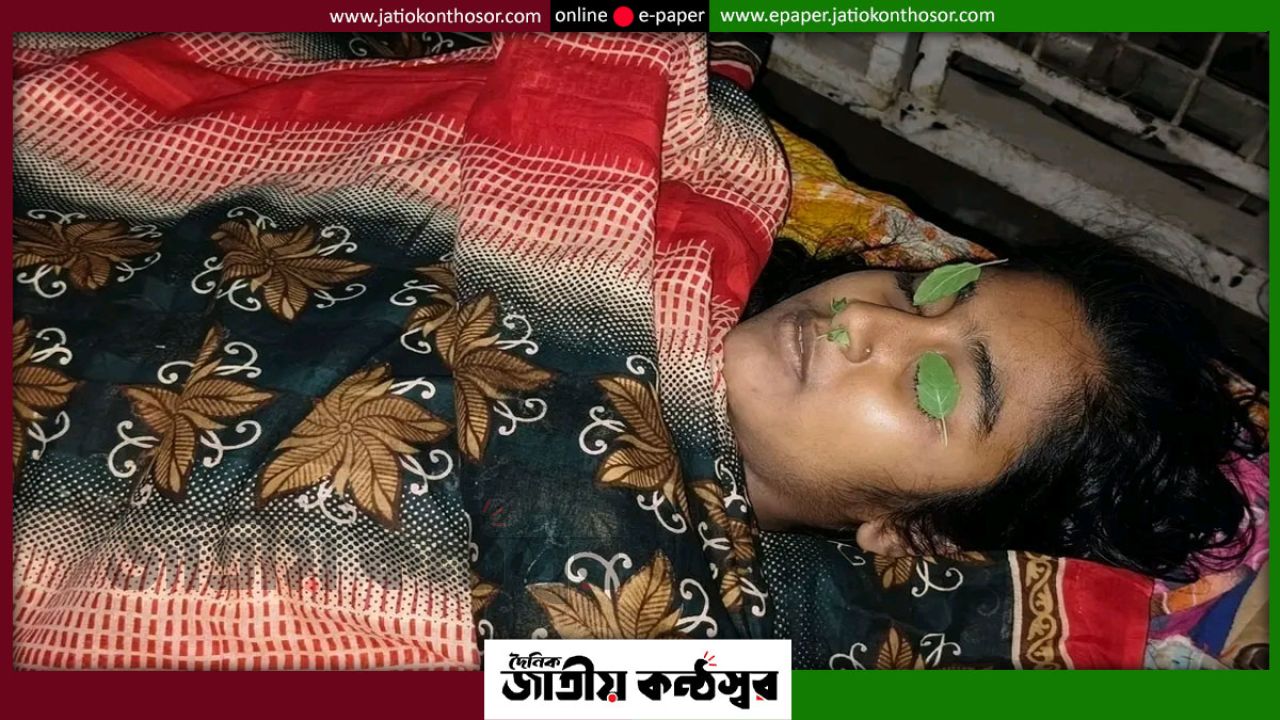 নওগাঁর নিয়ামতপুরে গৃহবধূর ঝুলন্ত মরদেহ উদ্ধার, আত্মহত্যা নাকি অন্য কিছু—তদন্তে পুলিশ