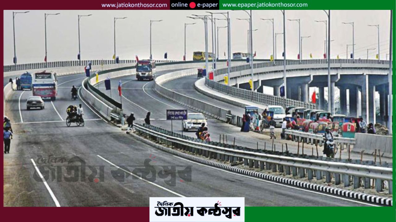 এক্সপ্রেসওয়েতে বিকল ট্রাক মেরামতের সময় বাসের ধাক্কা, প্রাণ গেল বাবা-ছেলের