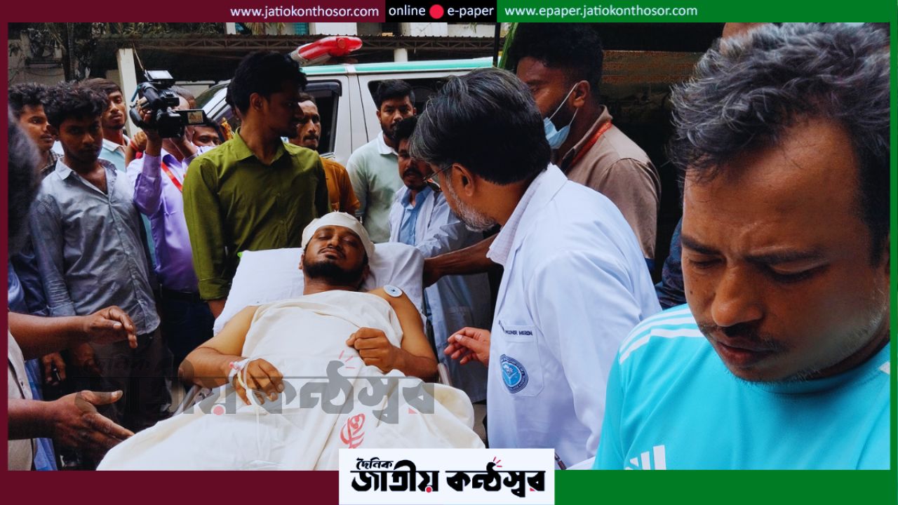 শরীয়তপুরে রোগীর মৃত্যুর পর চিকিৎসকের ওপর হামলা, ঢামেকে ভর্তি ডা. নাসিরের অবস্থা স্থিতিশীল