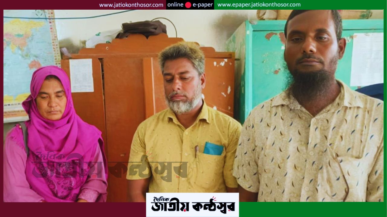 কুষ্টিয়ায় এসএসসি পরীক্ষায় সুপারের ছেলের খাতা লিখে দিচ্ছিলেন শিক্ষকরা, আটক ৩