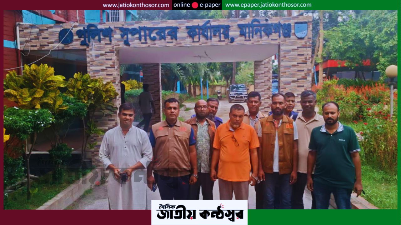 প্রধানমন্ত্রীর এপিএস পরিচয়ে বদলি-নিয়োগ বাণিজ্য, মানিকগঞ্জে গ্রেপ্তার প্রতারক মামুন