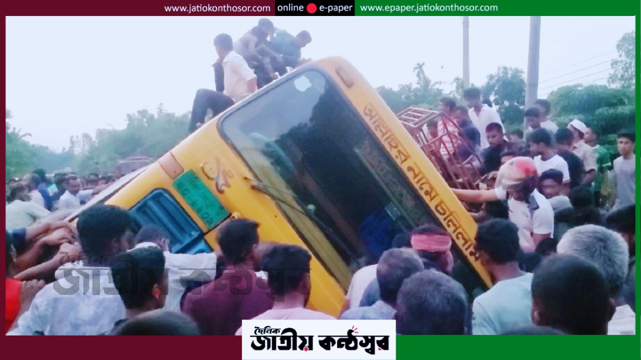 নীলফামারীতে ট্রাক-মিথিলা গাড়ির মুখোমুখি সংঘর্ষে নিহত ২, আহতের আশঙ্কা আরও