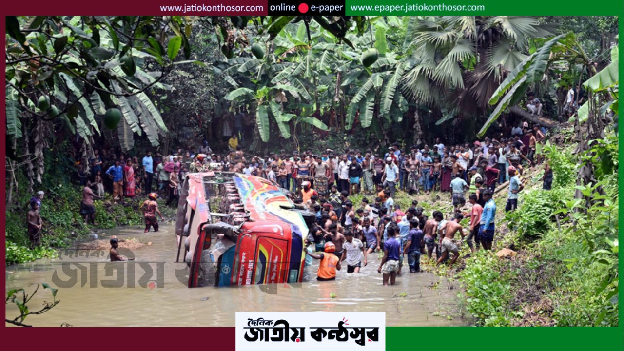 কুষ্টিয়ায় ডাম্প ট্রাক-বাস সংঘর্ষে নিহত ৩, খাদে পড়ে আহত অন্তত ২০