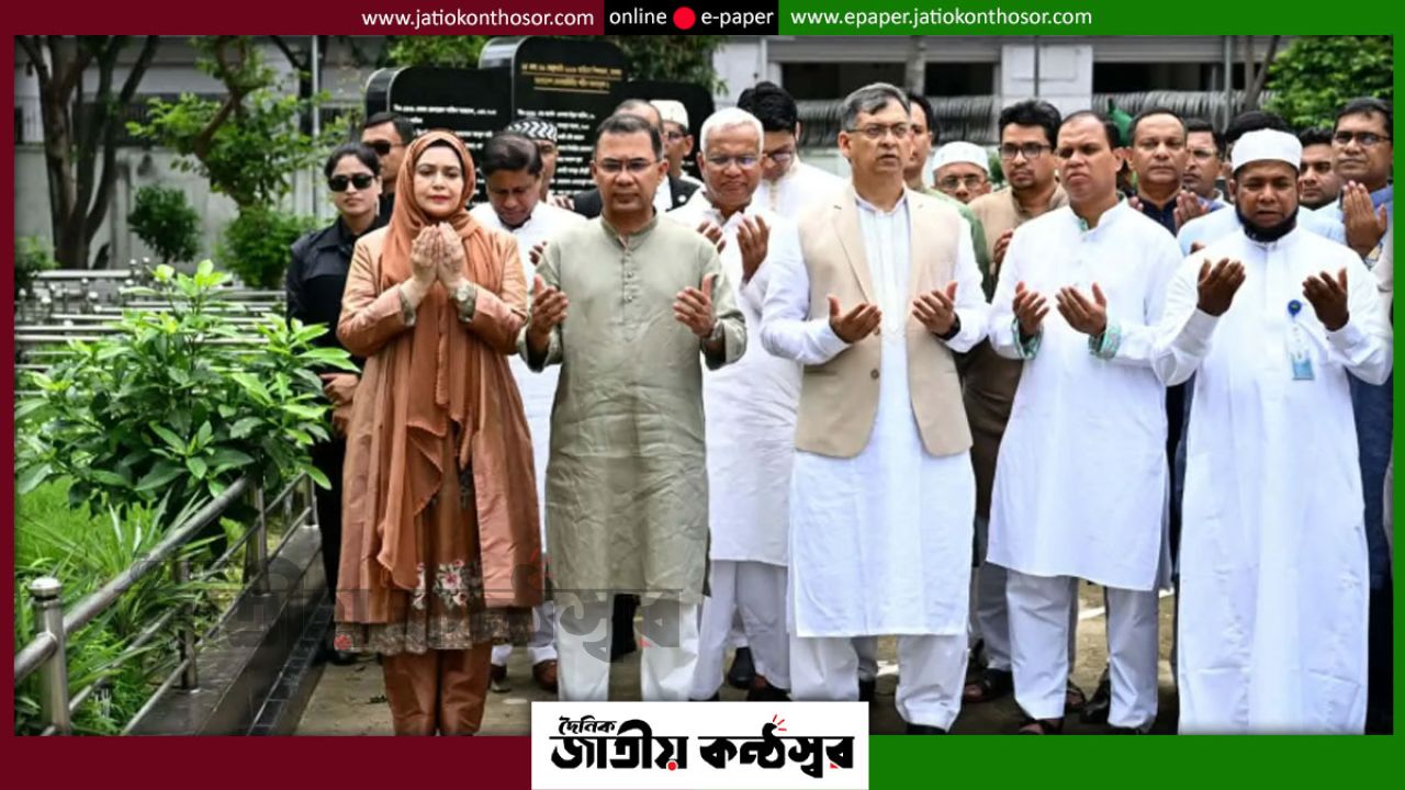 সেনানিবাসে আবেগঘন মুহূর্তে প্রধানমন্ত্রী তারেক রহমান, বললেন— ‘সবাই দায়িত্ব পালন করলে গড়ে উঠবে কাঙ্ক্ষিত বাংলাদেশ’