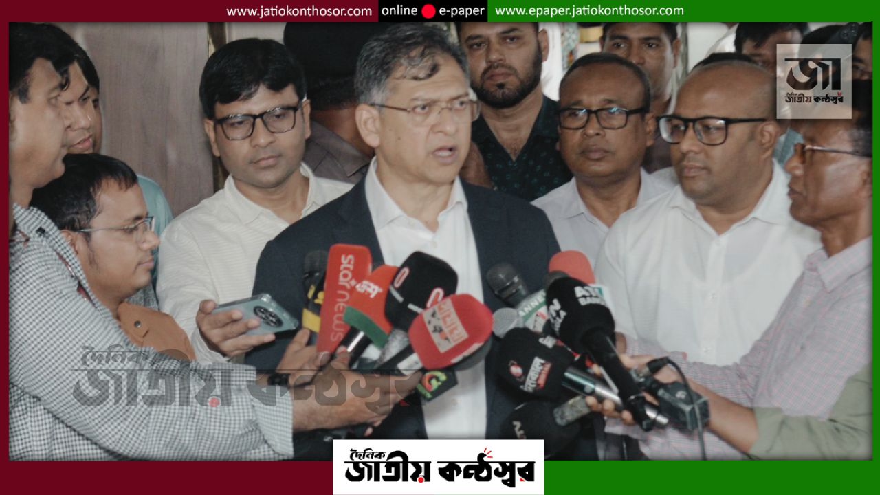সীমান্তে অবৈধ পুশ ইন ইস্যুতে মুখোমুখি বিজিবি-বিএসএফ, দিল্লির বৈঠকে গুরুত্ব পাচ্ছে সীমান্ত নিরাপত্তা