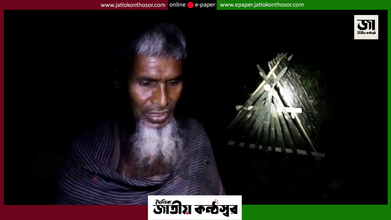 নওগাঁয় বজ্রপাতে নিহতের কবর পাহারা দিচ্ছেন স্বজনরা, লাশ চুরির আশঙ্কায় রাতভর নজরদারি