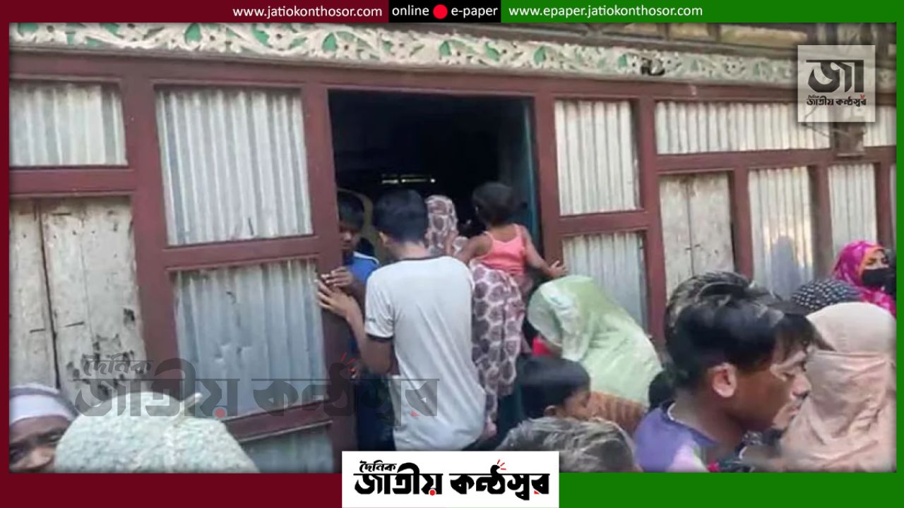 কুমিল্লায় যুবকের ধারালো অস্ত্রের হামলায় মা ও আট মাসের ভাতিজি নিহত