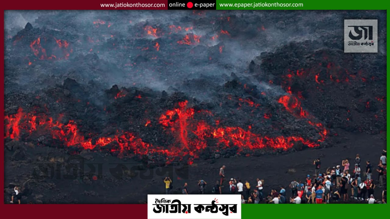 মাউন্ট এতনায় ফের অগ্ন্যুৎপাত, ৪ কিমি উঁচু ছাইয়ের কুণ্ডলী; ফ্লাইট বন্ধ