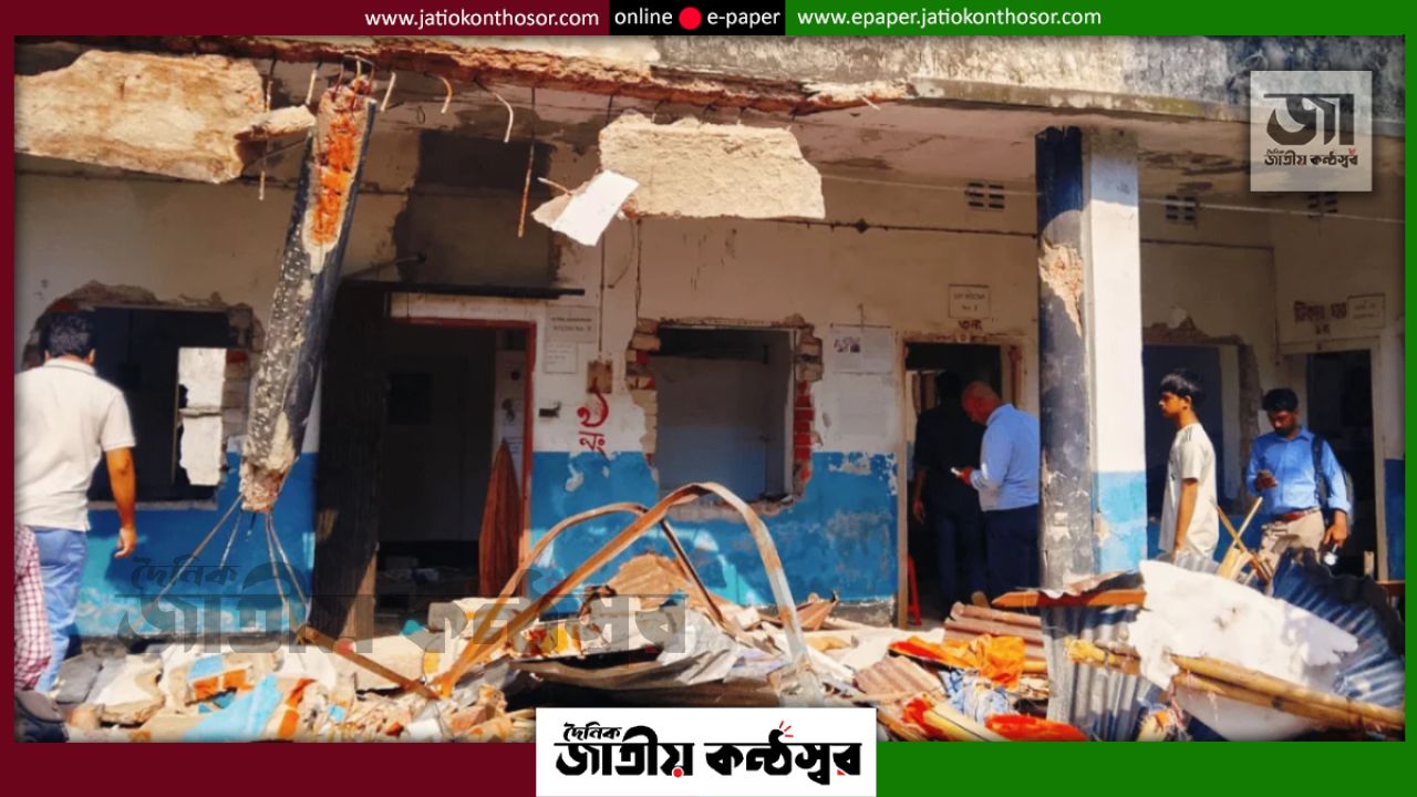 মিরপুরে রাড্ডা স্বাস্থ্যকেন্দ্র গুঁড়িয়ে দেওয়ার ঘটনায় গ্রেপ্তার ৯, উদ্ধার দুই ট্রাক মালামাল