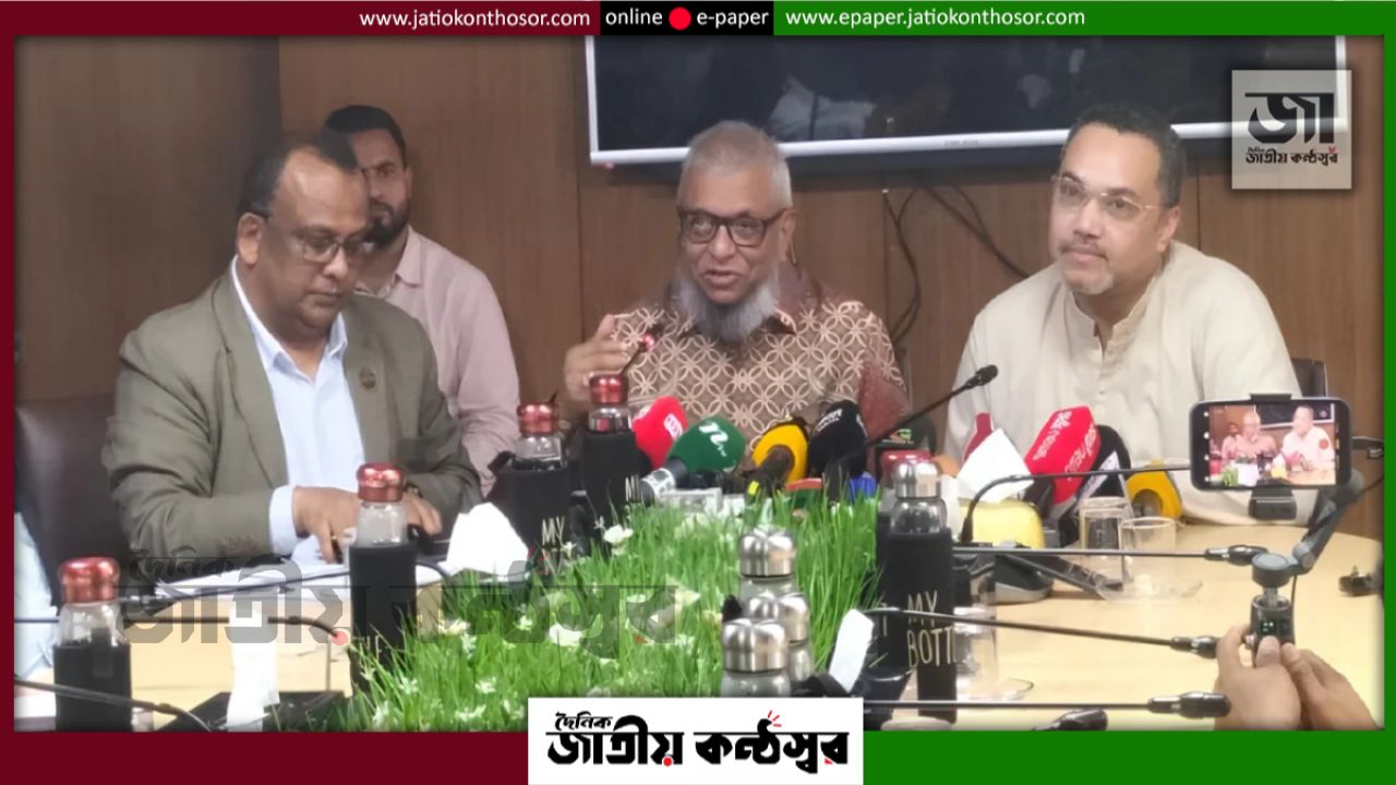 বাংলাদেশ থেকে ১০ হাজার শ্রমিক নেবে মালয়েশিয়া, শুরুতে বিনামূল্যে পাঠানোর উদ্যোগ