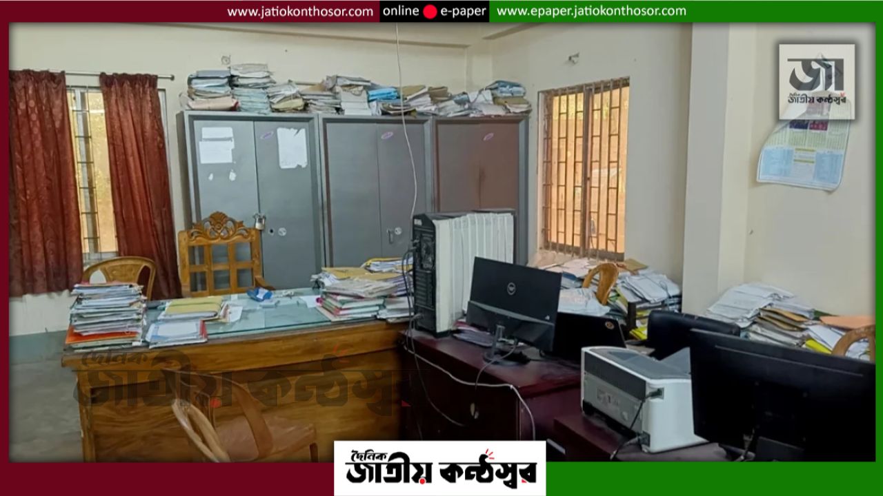 ২ সহকারী শিক্ষা কর্মকর্তা দিয়ে চলছে ১৮০ স্কুল, ১১৭টিতেই নেই প্রধান শিক্ষক
