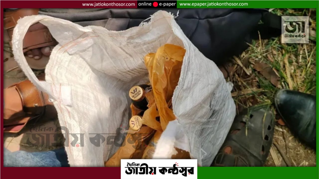 শিবচরে মোটরসাইকেল দুর্ঘটনায় আহত দুজনের ব্যাগে ৬০ বোতল এসকাফ সিরাপ