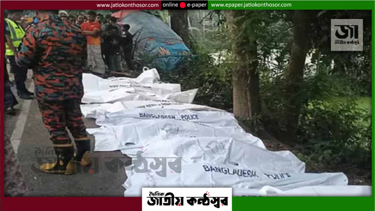 নাটোরে বাস-ট্রাক সংঘর্ষে নিহত ১৪, আহত ৩২